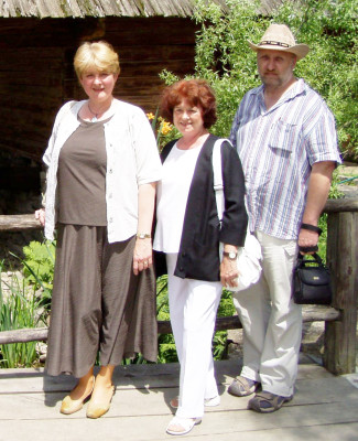 M. Krepsová s maminkou a manželem